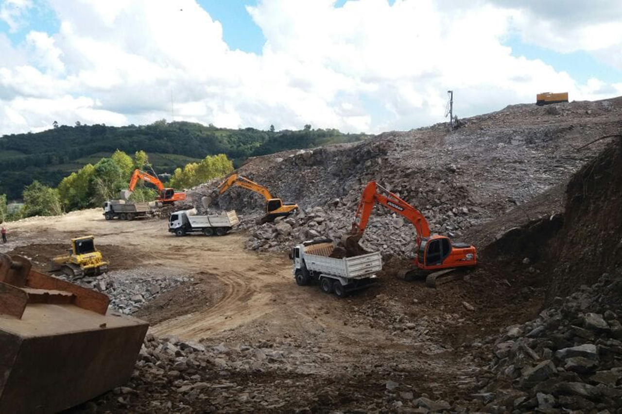 Meio Terraplenagem - Escavações em Geral - Bento Gonçalves